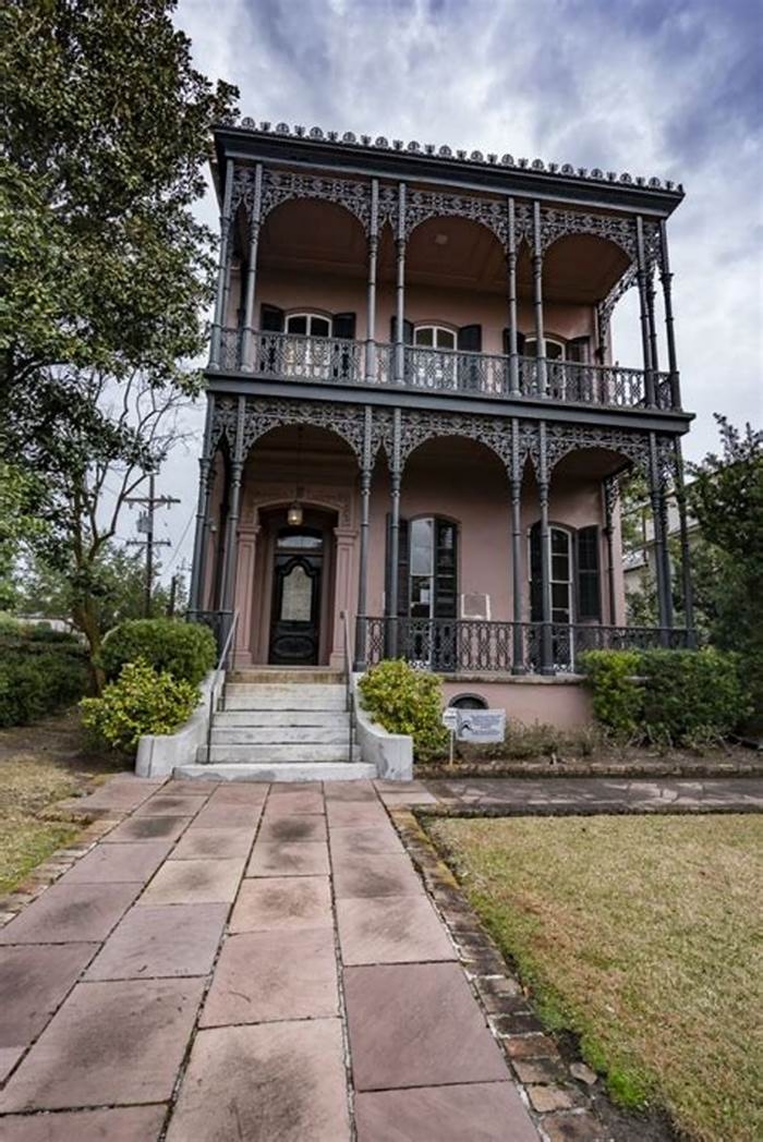 A Tour Of The New Orleans Garden District The Planet D